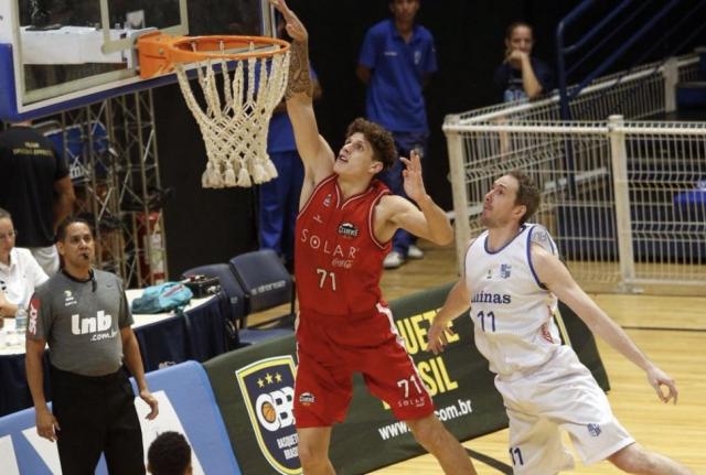 Comu fich� al brasile�o V�ctor Leal