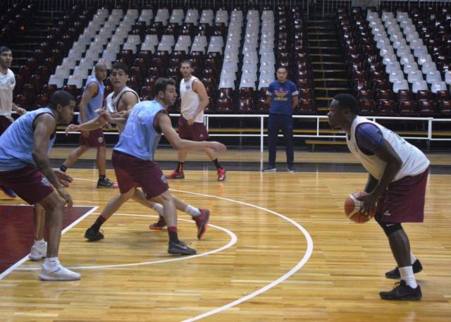 Primera pr�ctica de Ricky Harris con Los Infernales