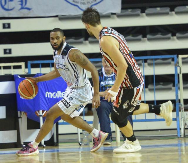 Karl Cochran no sigue en Pe�arol